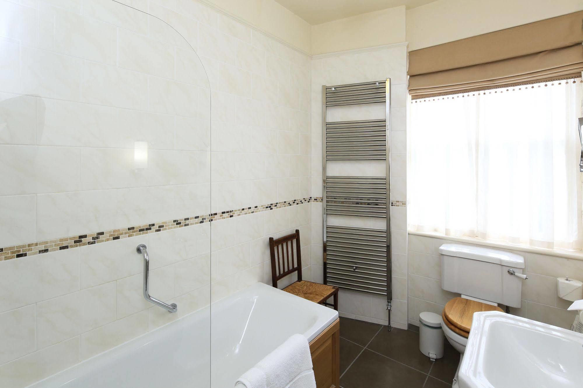 The Old Vicarage Dolfor Hotel Newtown  Ngoại thất bức ảnh